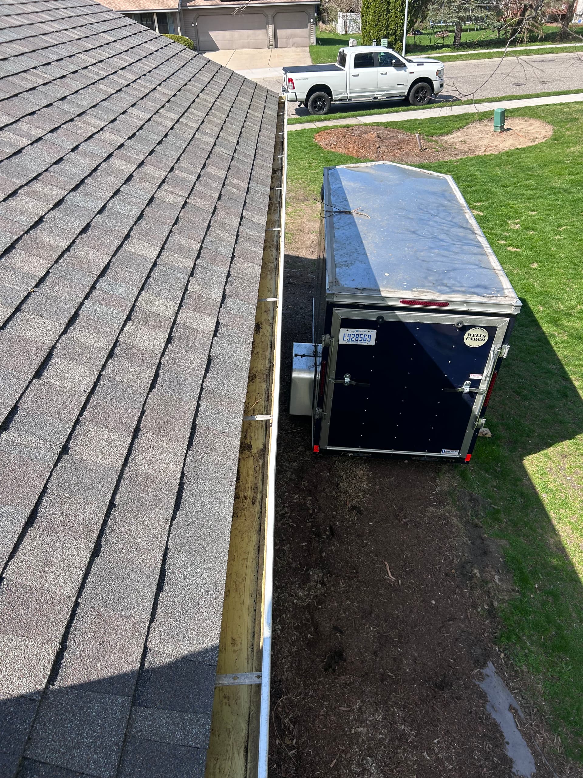 Gallery photos for Gutter Cleanout Done Right in Holt: Image #1