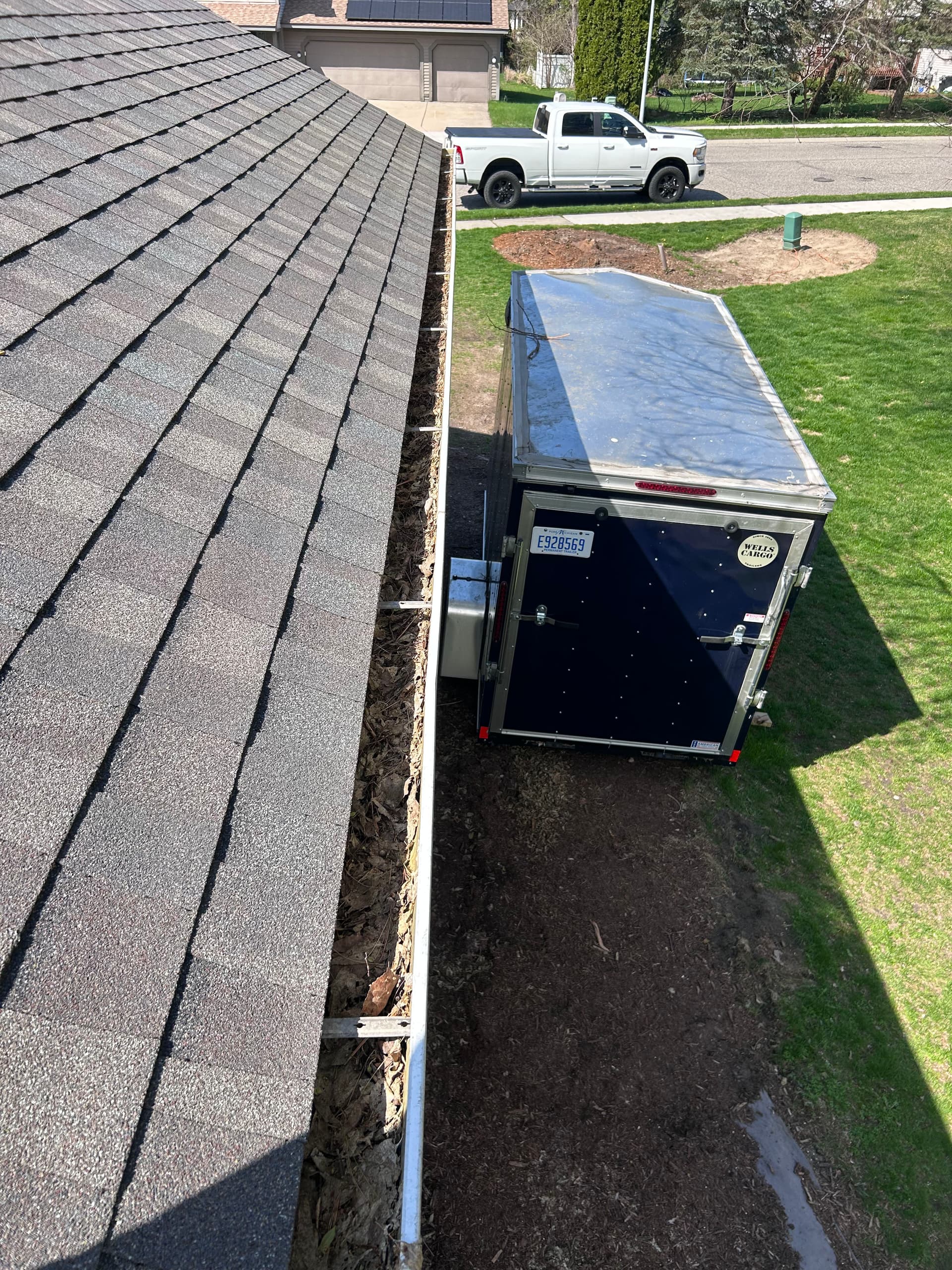 Gutter Cleanout Done Right in Holt image