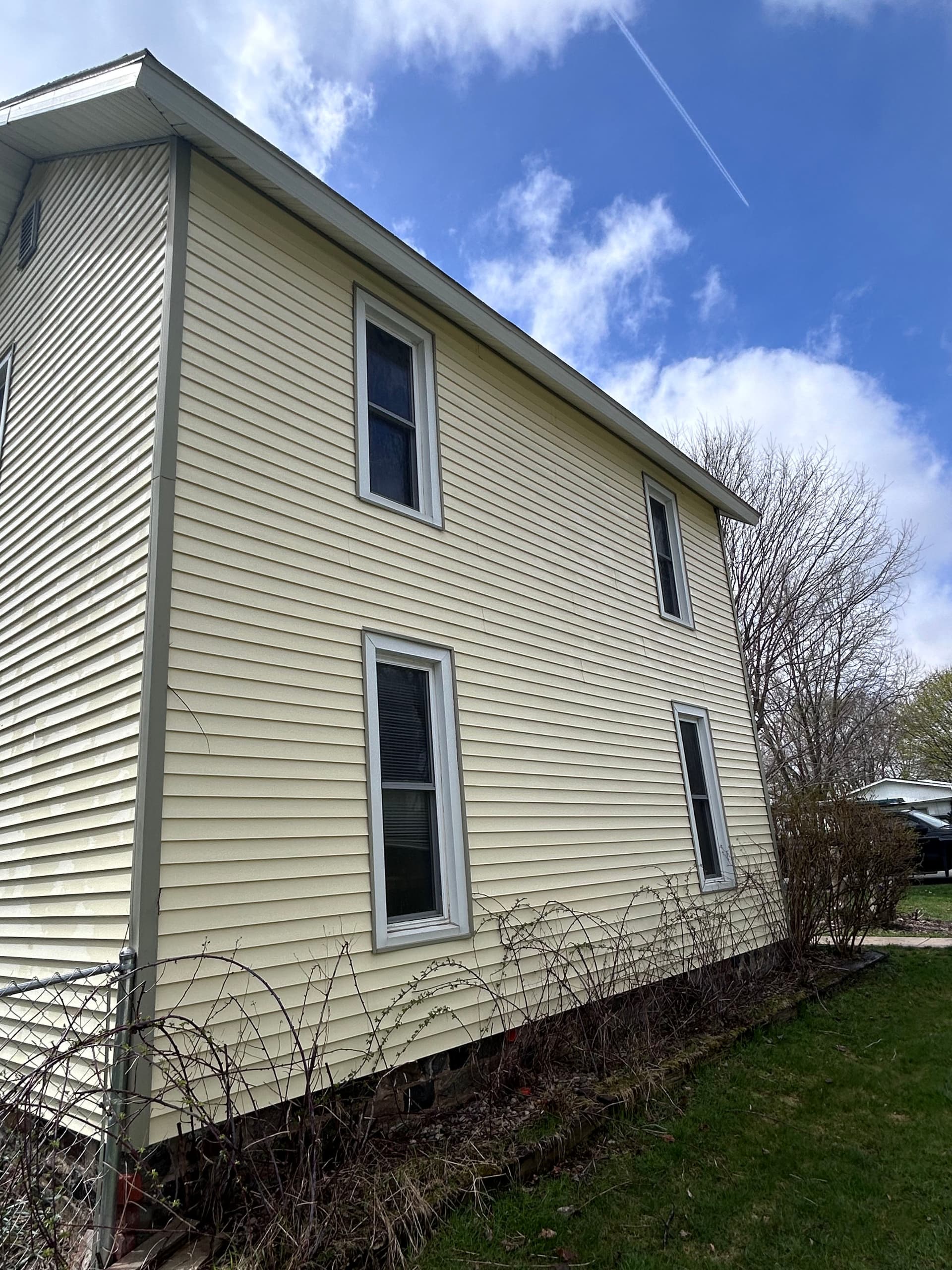 Gallery photos for Siding Makeovers That Prove House Washing Works: Image #1