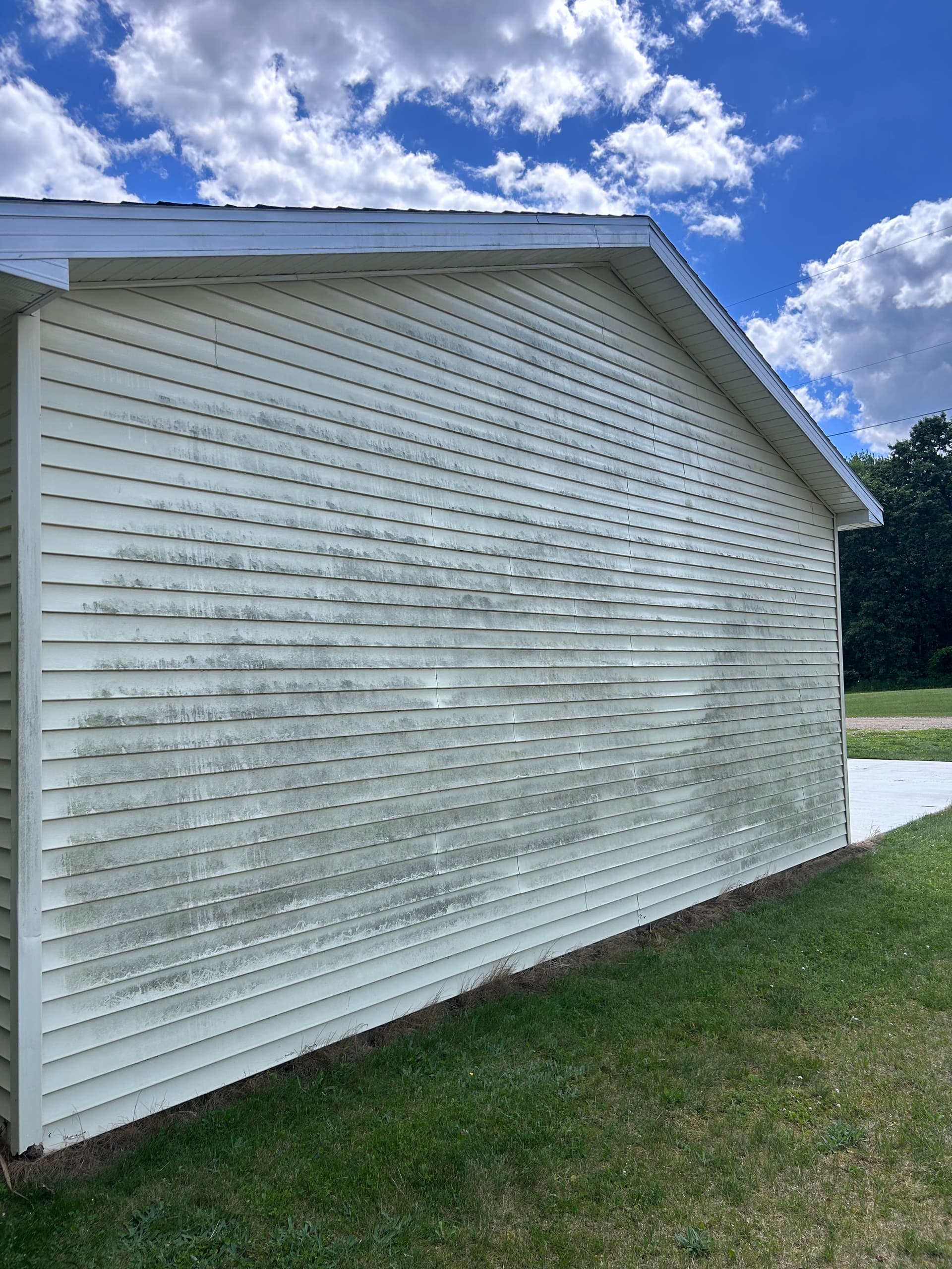 Dirty Siding Is More Than Just an Eyesore in Lansing image