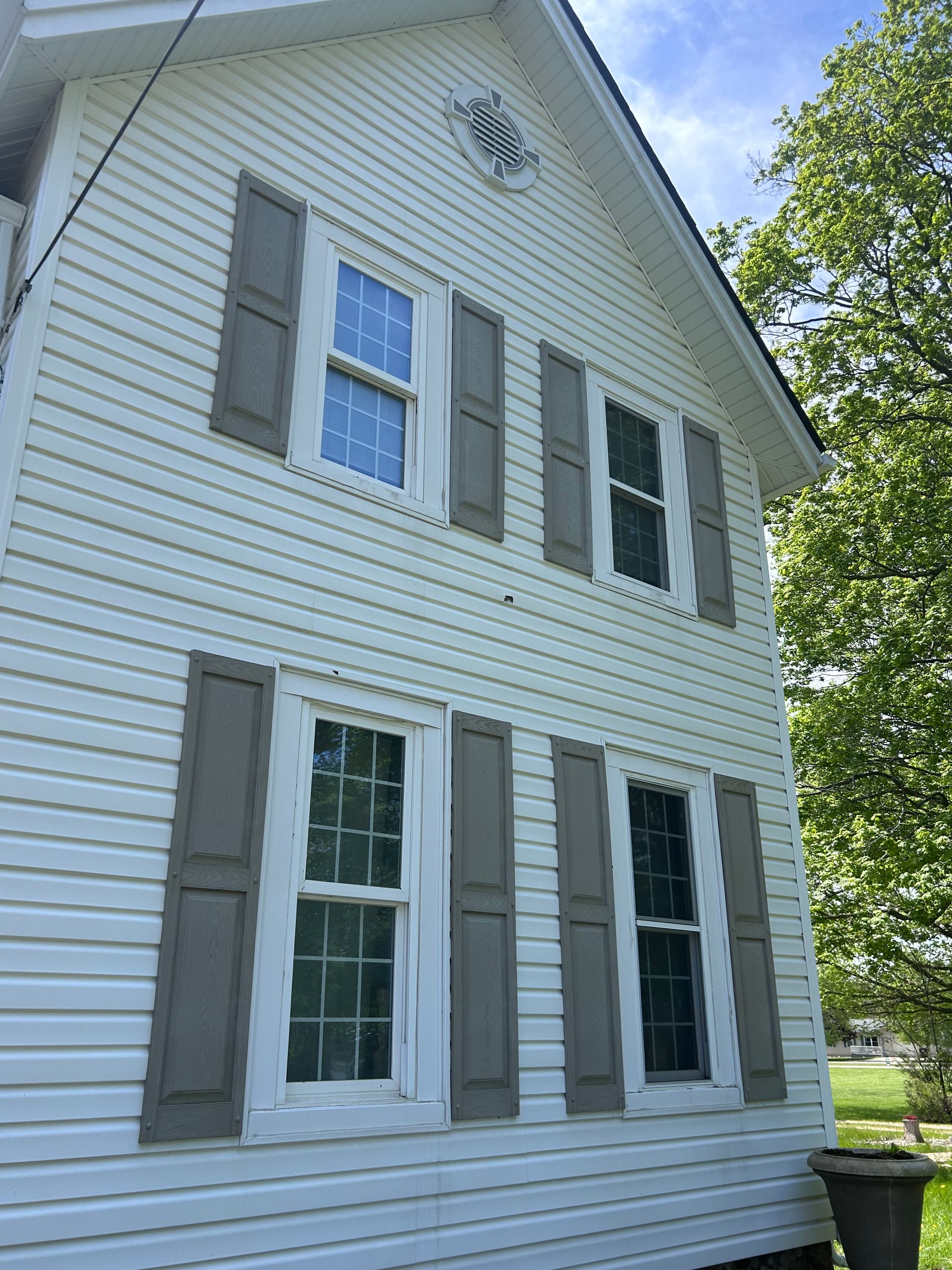 Gallery photos for Owosso House Wash Removes Organic Staining from Top to Bottom: Image #2