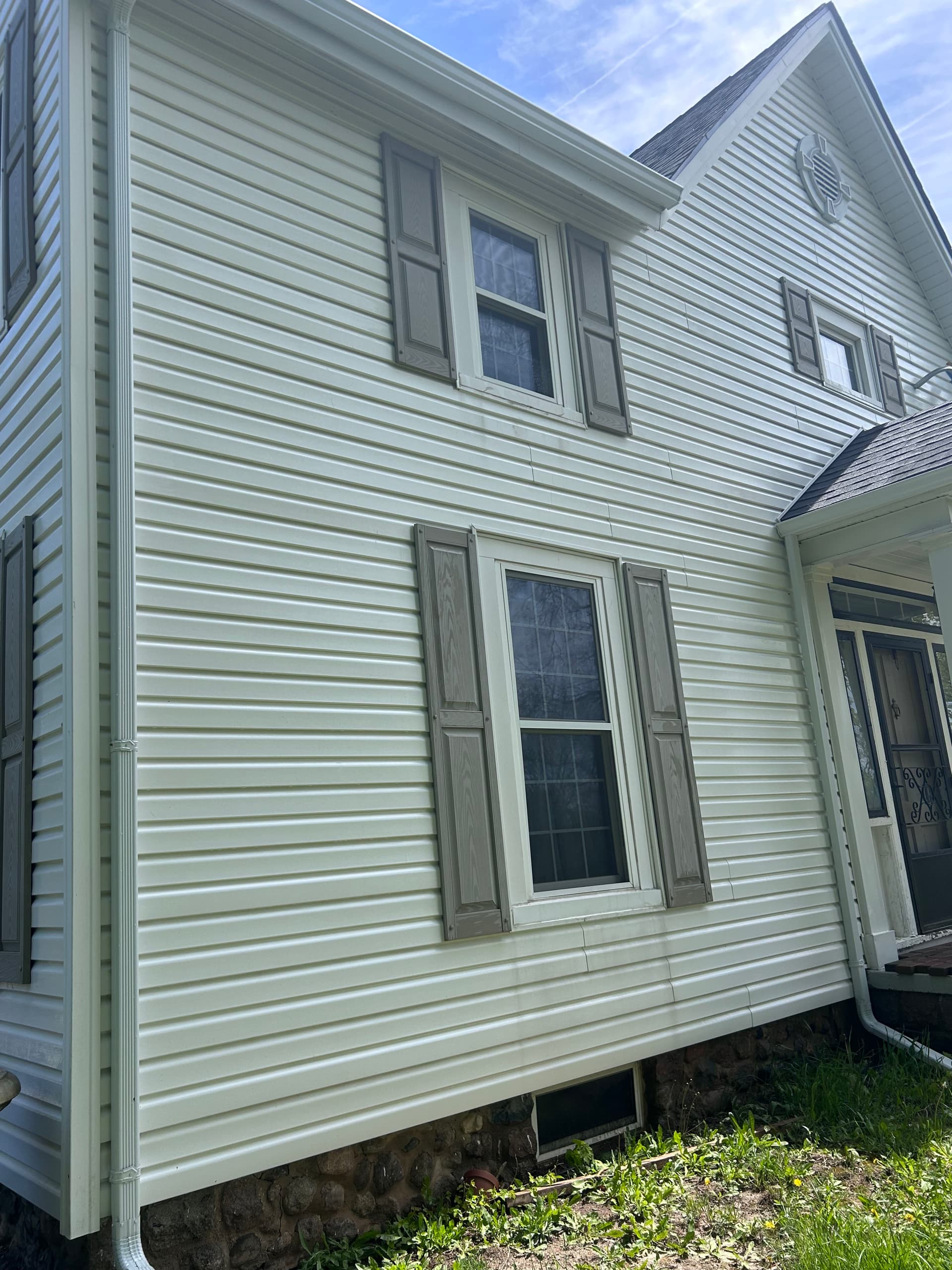 Gallery photos for Owosso House Wash Removes Organic Staining from Top to Bottom: Image #4